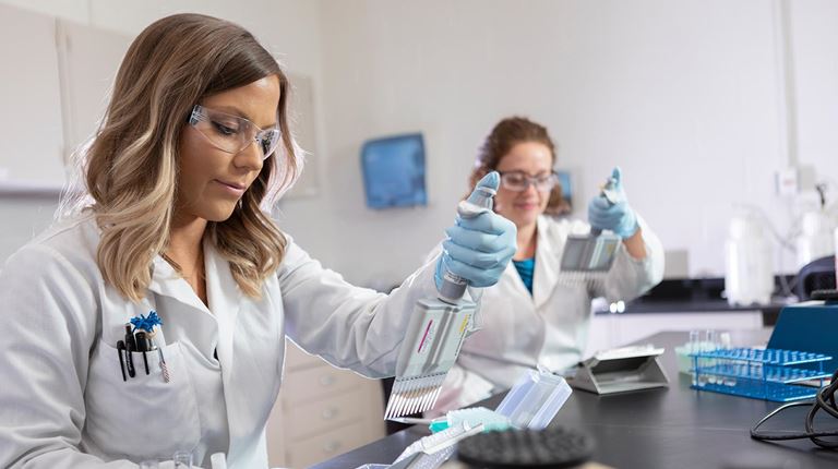 Επιστήμονες δοκιμάζουν το πλάσμα